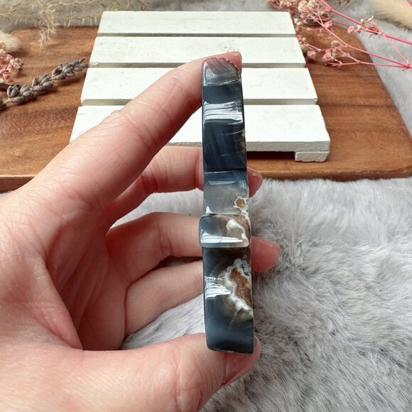 Beautiful Agate with Druzy Cat Carving - Picture 4 of 8